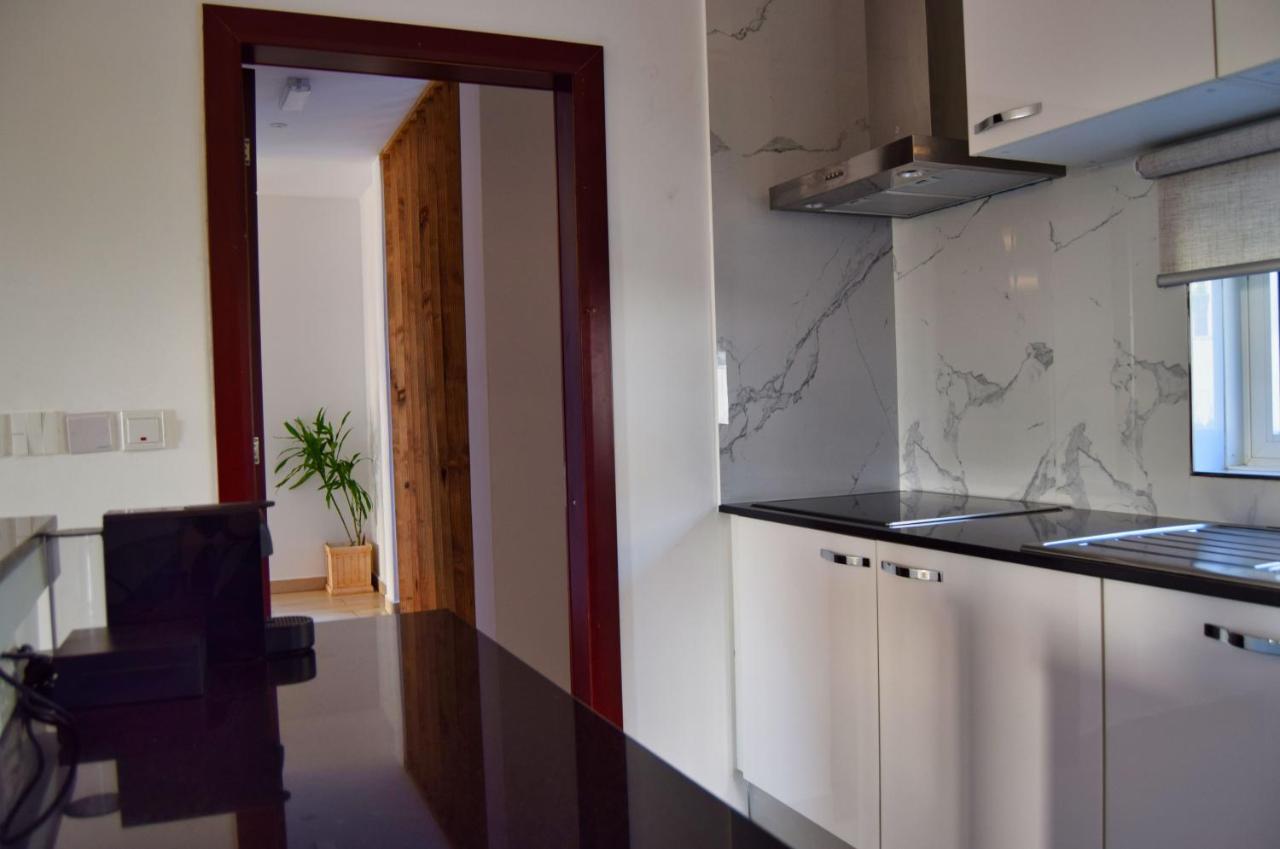 Venlia Apartment Victoria Bagian luar foto